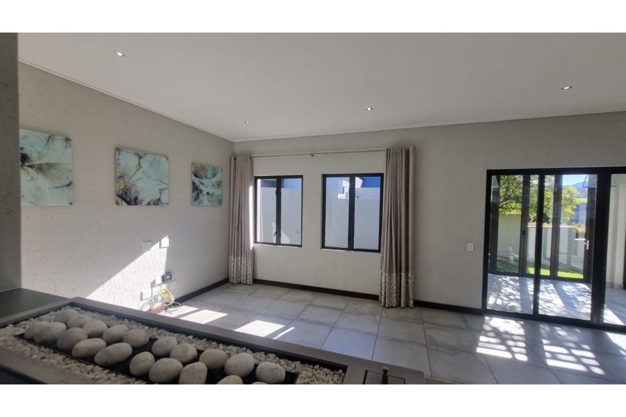 To Let 3 Bedroom Property for Rent in Kingswood Golf Estate Western Cape